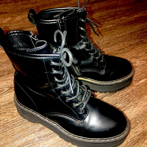 Steve Madden “Betty” style combat boots. - Picture 4 of 9